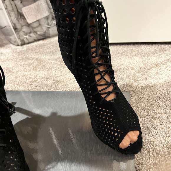 Victoria’s Secret perfect lace up heels size 6.5 color black - Picture 9 of 11